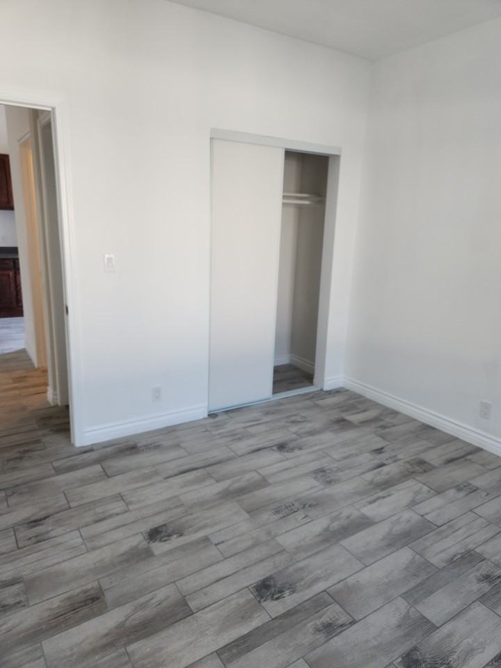 1177 E 41st Pl #NA - Photo 7 of 11