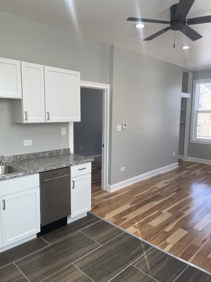 2339 South Sacramento Avenue #3R - Photo 3 of 8