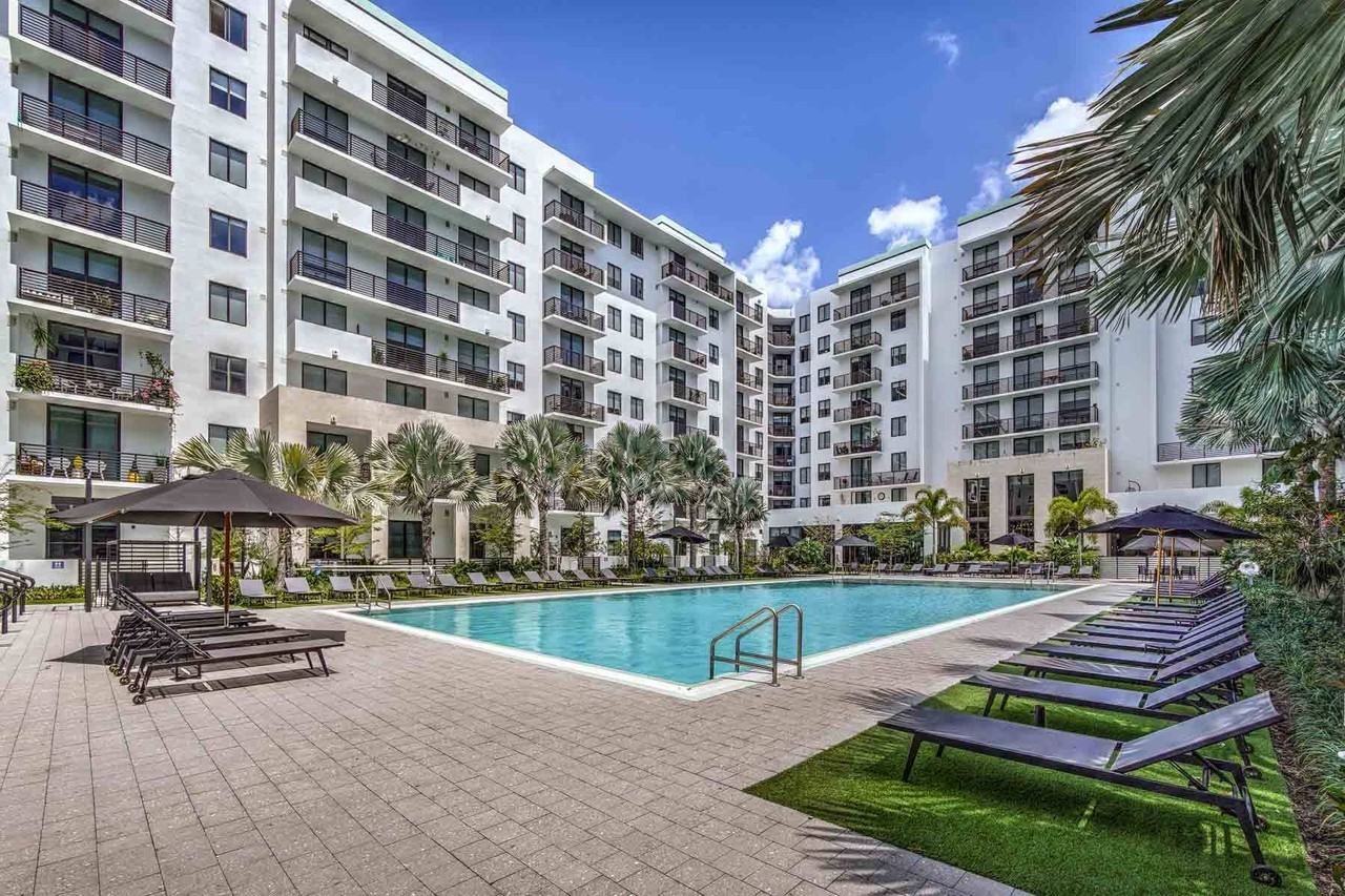 Biscayne 112 - Photo 3 of 32