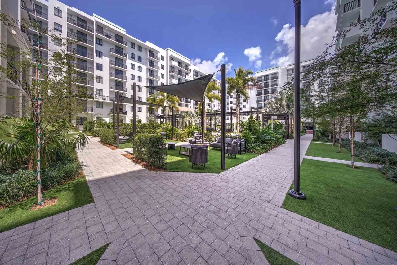 Biscayne 112 - Photo 4 of 32