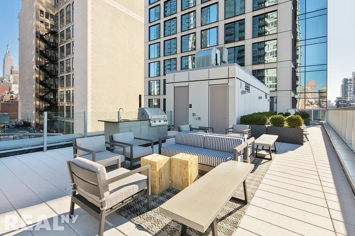 W 36th St #34H - Photo 2 of 7