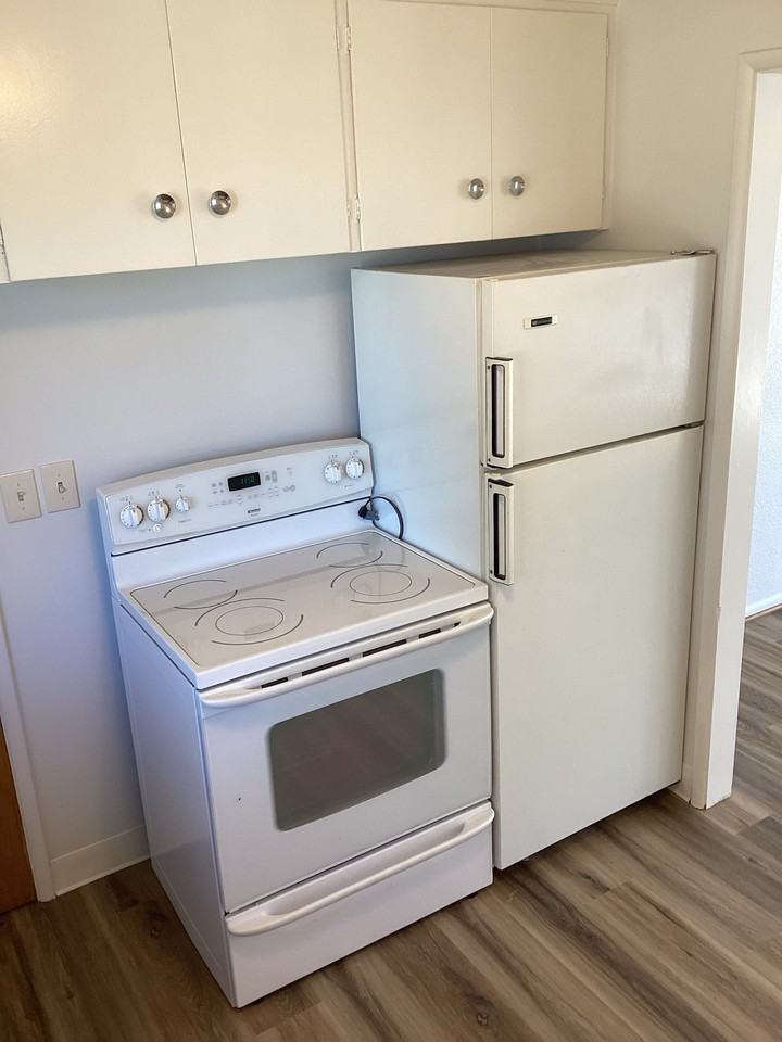 525 Northeast 8th Street - Photo 5 of 17