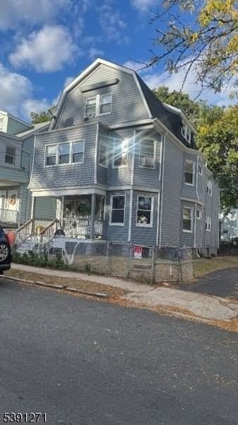 29 Irving Avenue - Photo 2 of 9