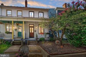 featured image of 122 E 7th St