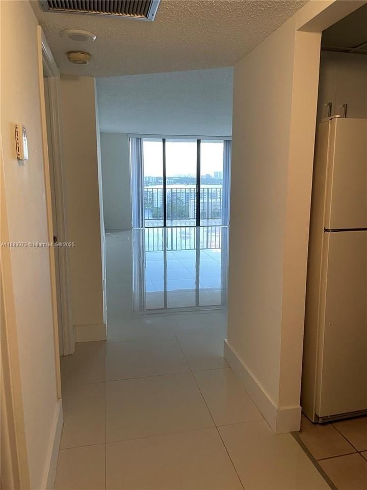 18151 Ne 31st Ct #1411 - Photo 3 of 23