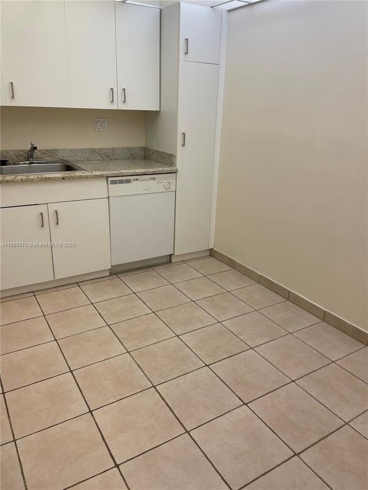 18151 Ne 31st Ct #1411 - Photo 5 of 23