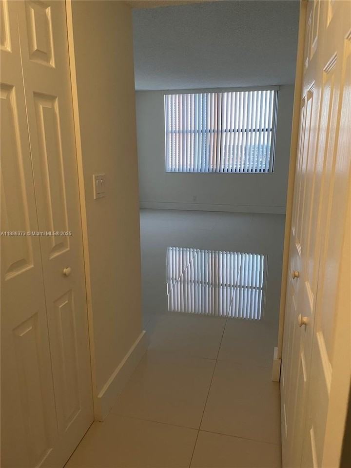 18151 Ne 31st Ct #1411 - Photo 6 of 23