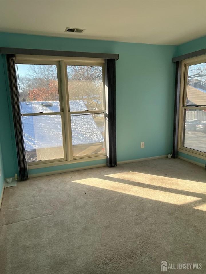 92 Heather Ct - Photo 3 of 8