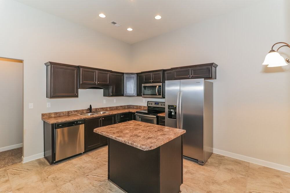 7911 Hemlock Dr - Photo 6 of 15