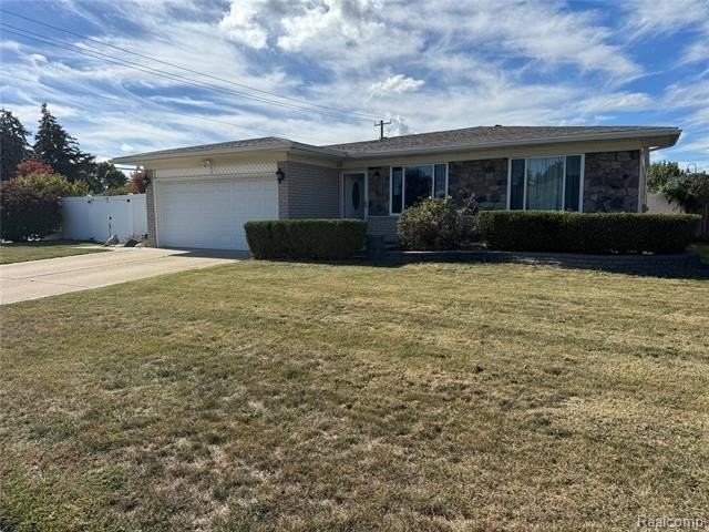 43005 Freeport Dr - Photo 2 of 25