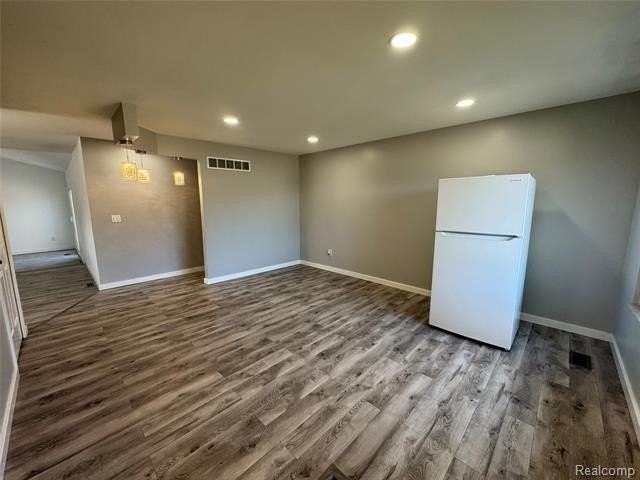 43005 Freeport Dr - Photo 3 of 25