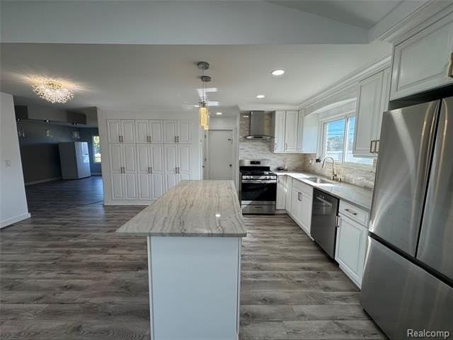 43005 Freeport Dr - Photo 7 of 25