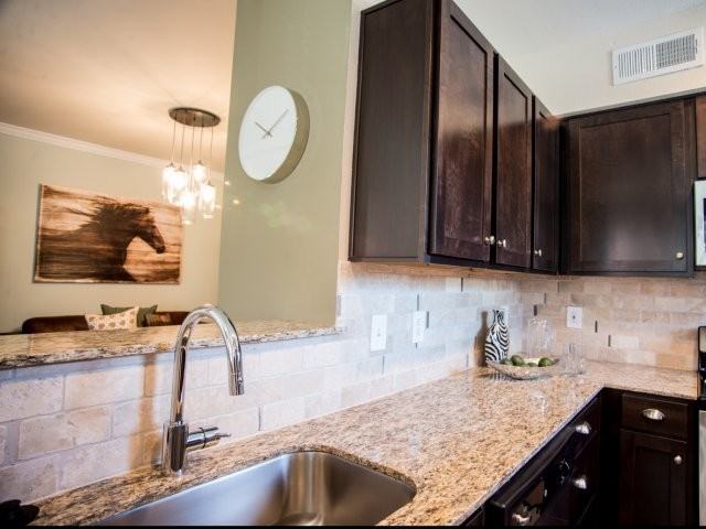 8713 Southwestern Boulevard - Photo 2 of 12