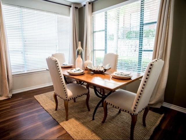 8713 Southwestern Boulevard - Photo 3 of 12