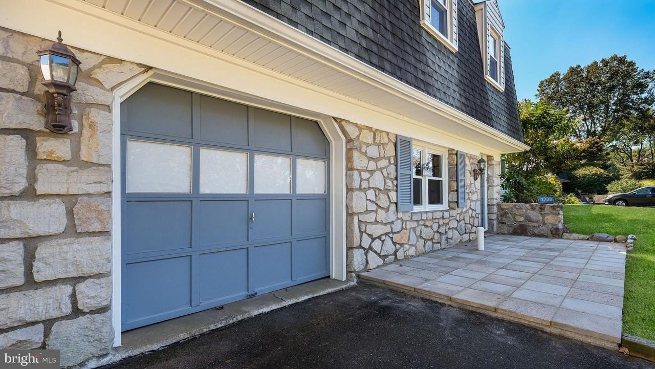 1233 Spencer Rd - Photo 5 of 45