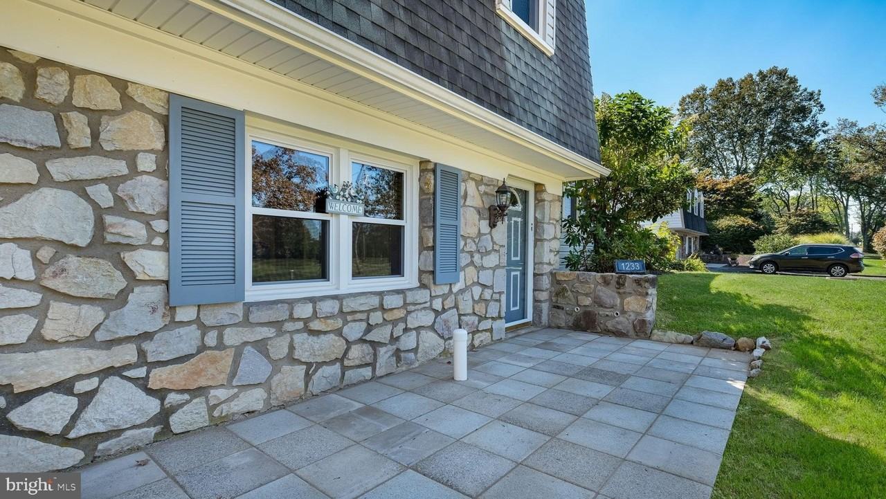 1233 Spencer Rd - Photo 6 of 45