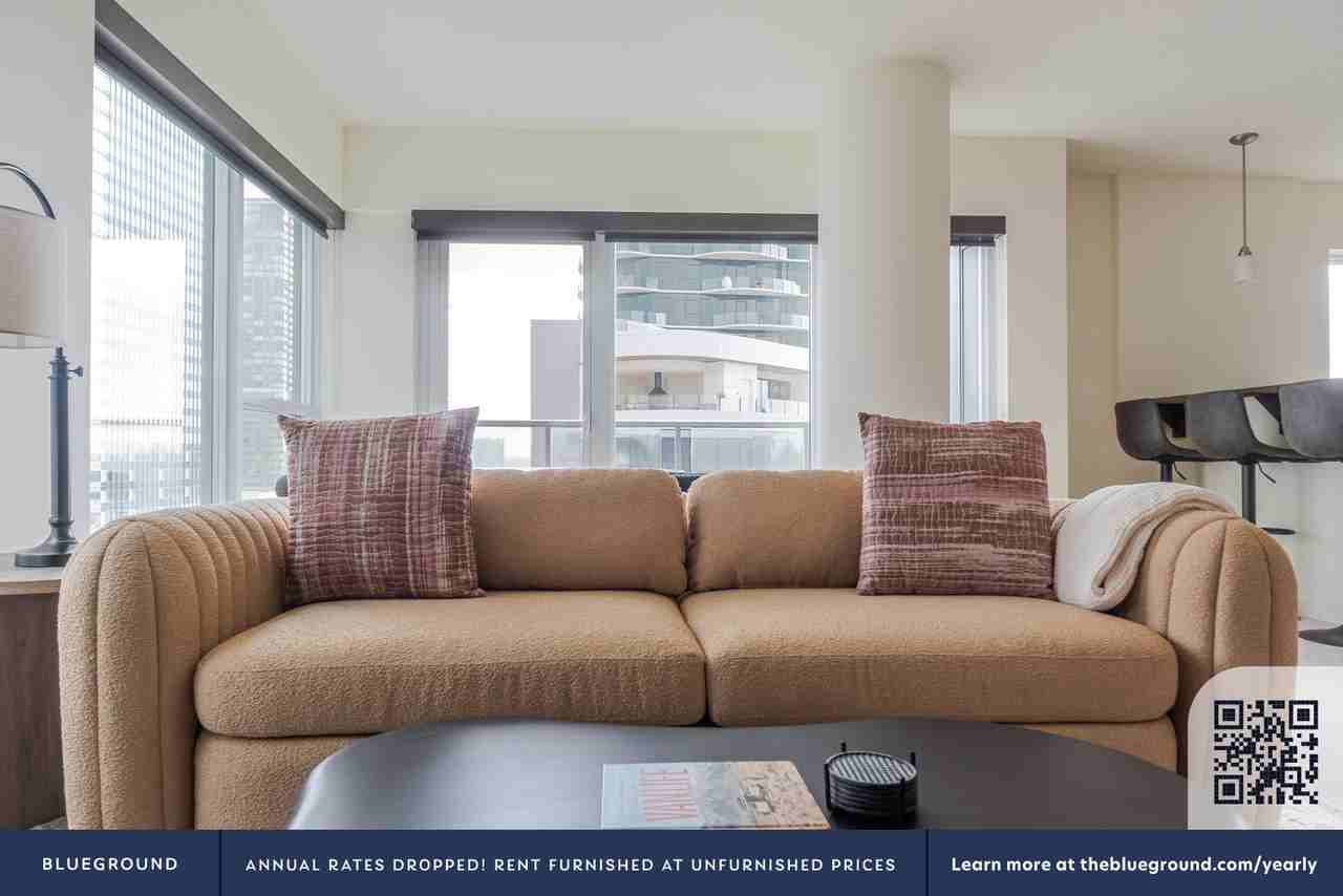 10301 Northeast 10th Street - Photo 4 of 54