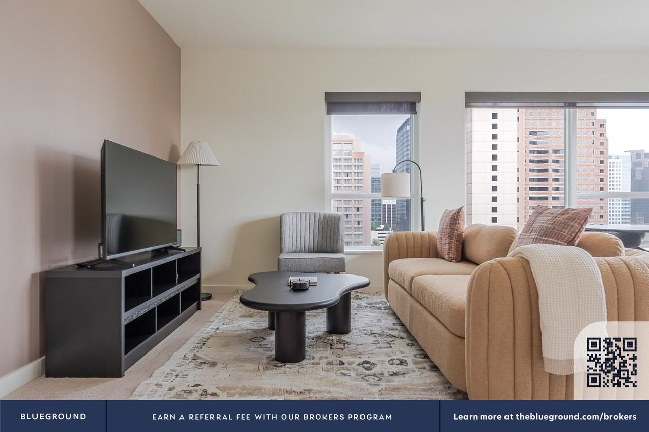 10301 Northeast 10th Street - Photo 5 of 54