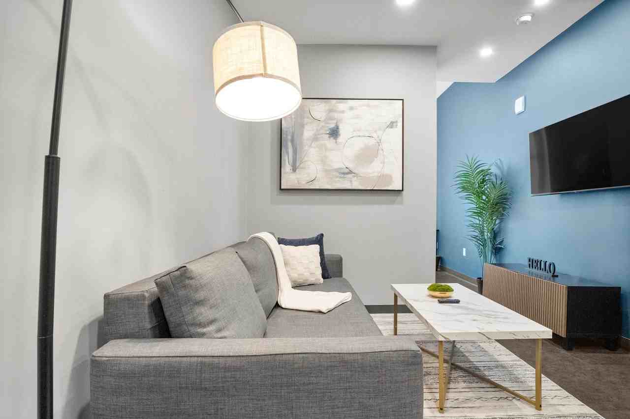 800 Penn Ave #1382974P - Photo 2 of 17