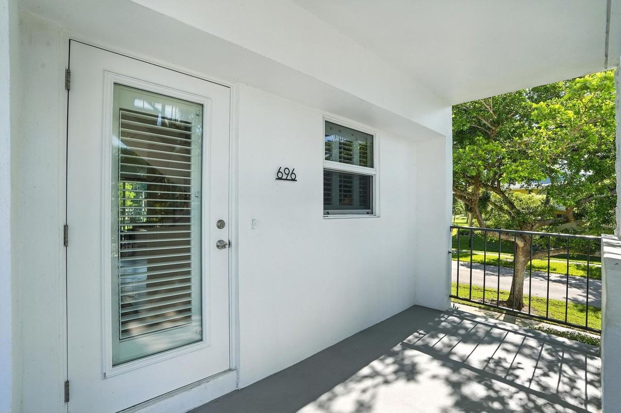 636 Broad Ave S #1259386P - Photo 5 of 30