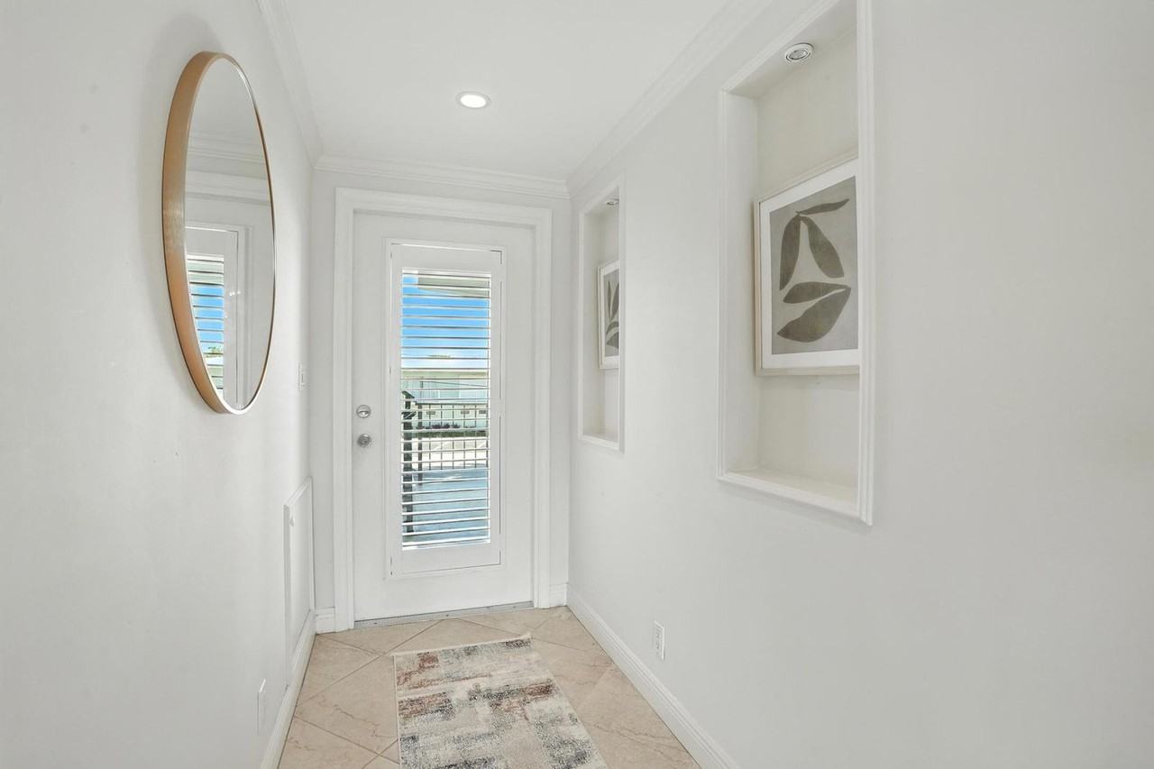 636 Broad Ave S #1259386P - Photo 6 of 30