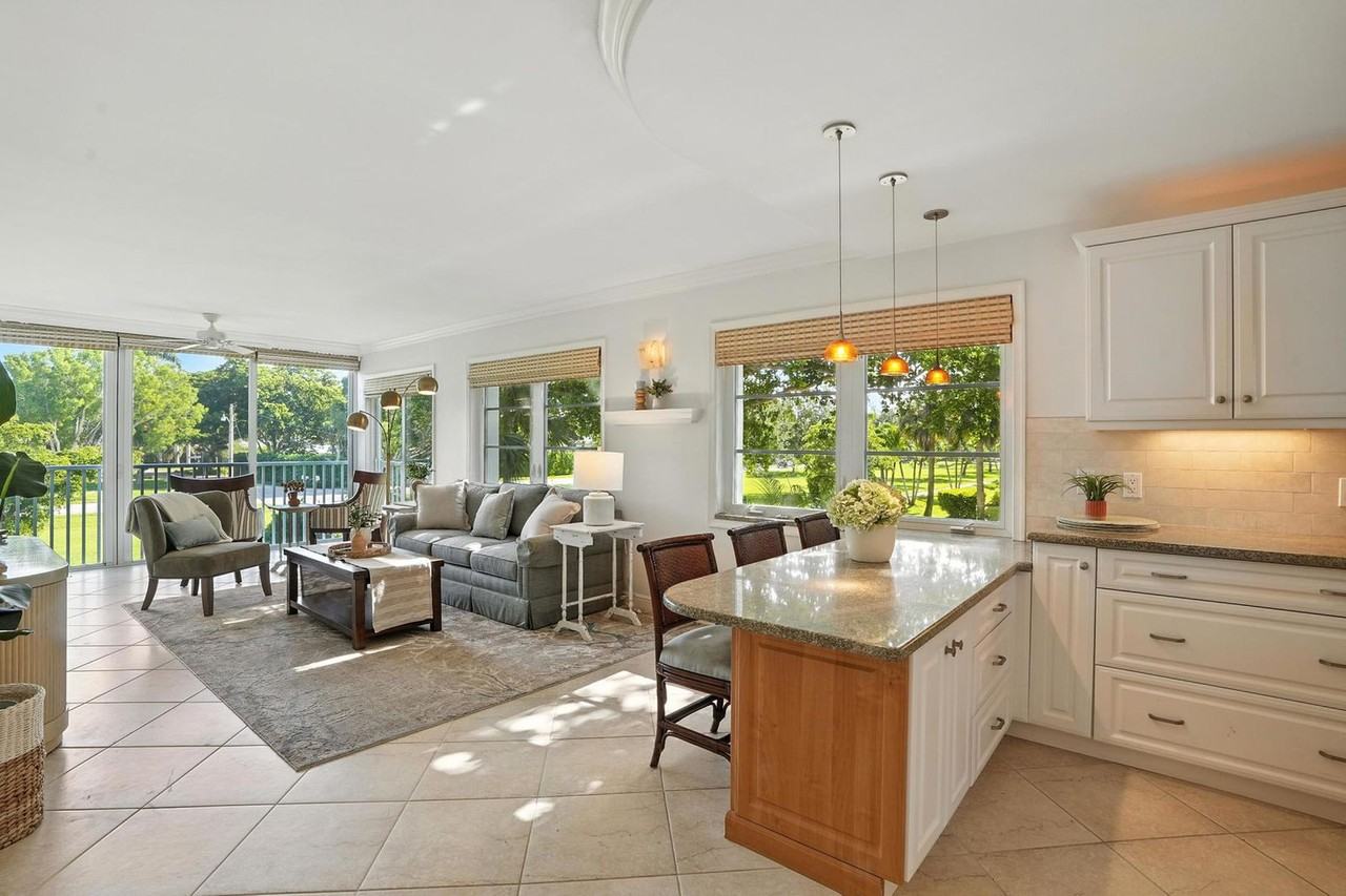 636 Broad Ave S #1259386P - Photo 7 of 30