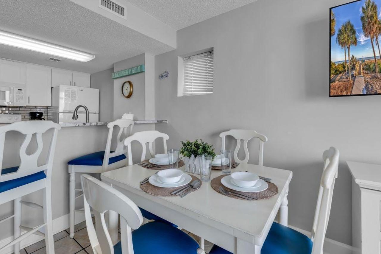 647 N Creekside Dr #1266239P - Photo 3 of 30