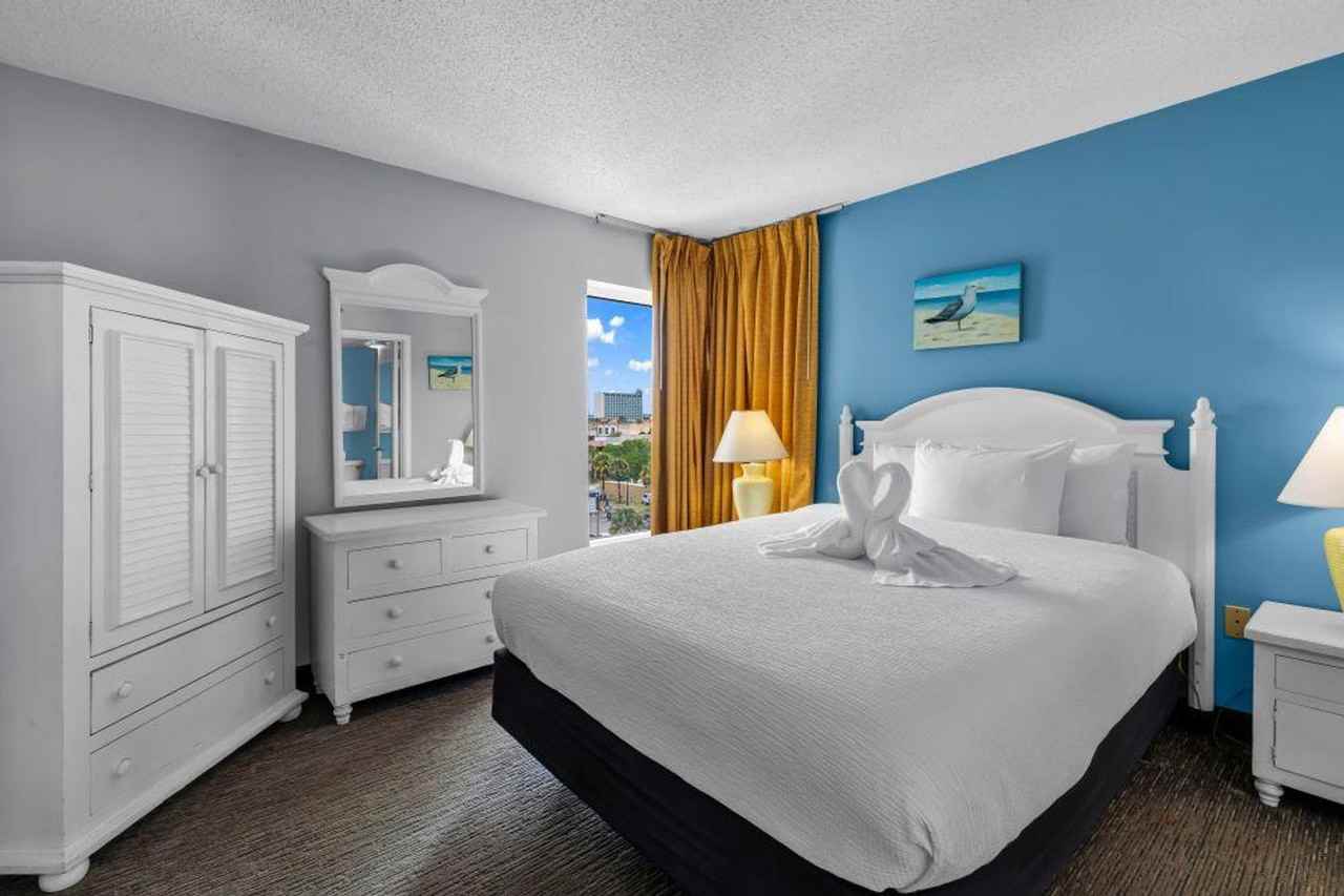 647 N Creekside Dr #1266239P - Photo 4 of 30