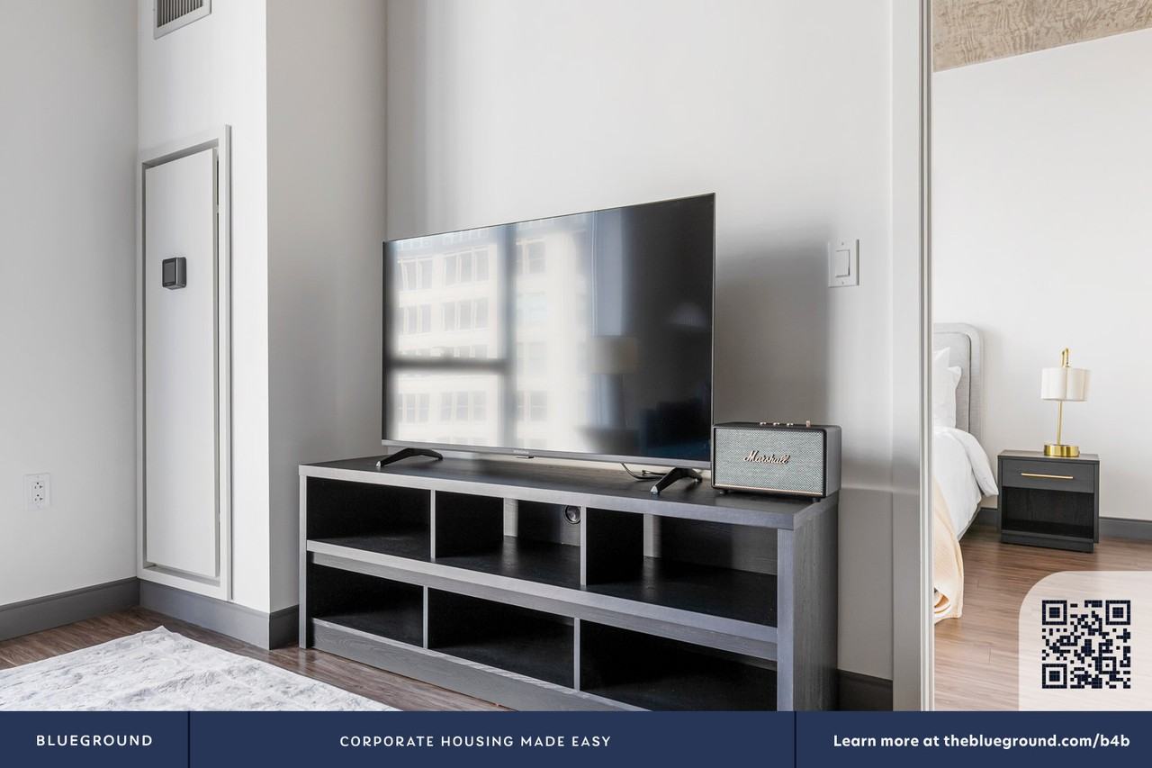601 West Jackson Boulevard - Photo 6 of 31