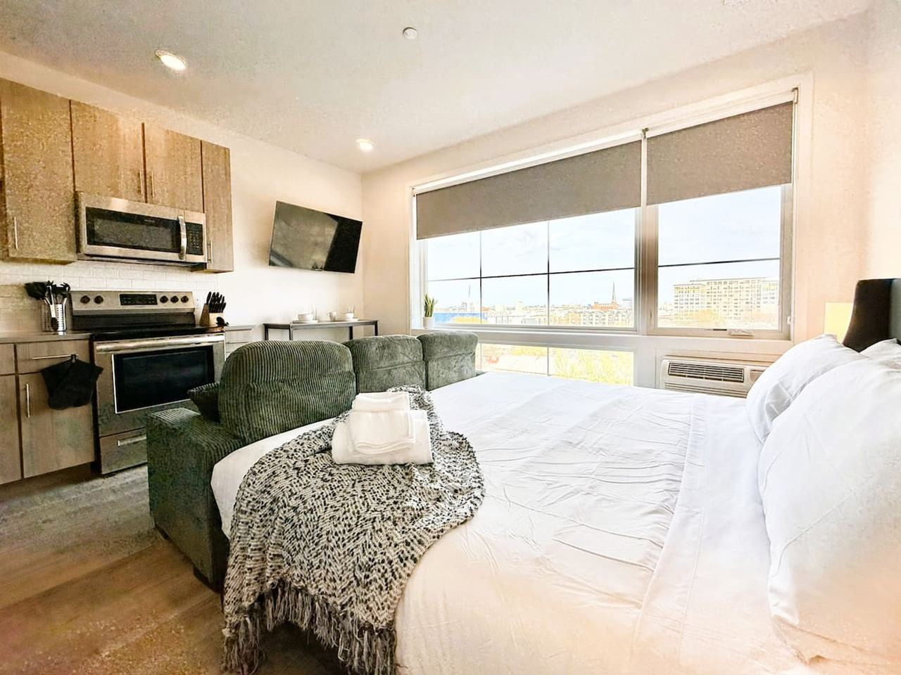 501 North Perth Street - Photo 2 of 68