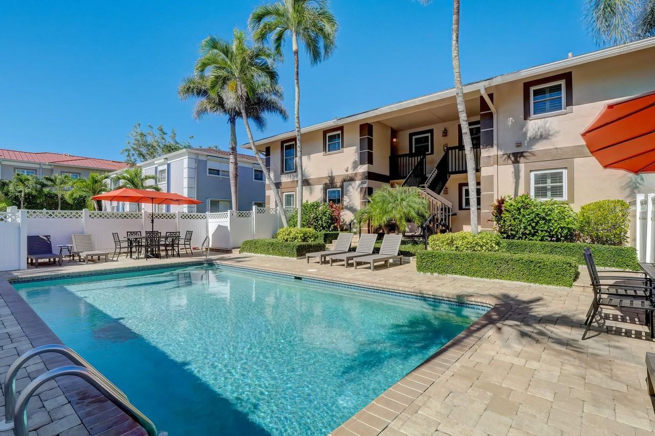 1501 Chesapeake Ave #1296209P - Photo 6 of 36