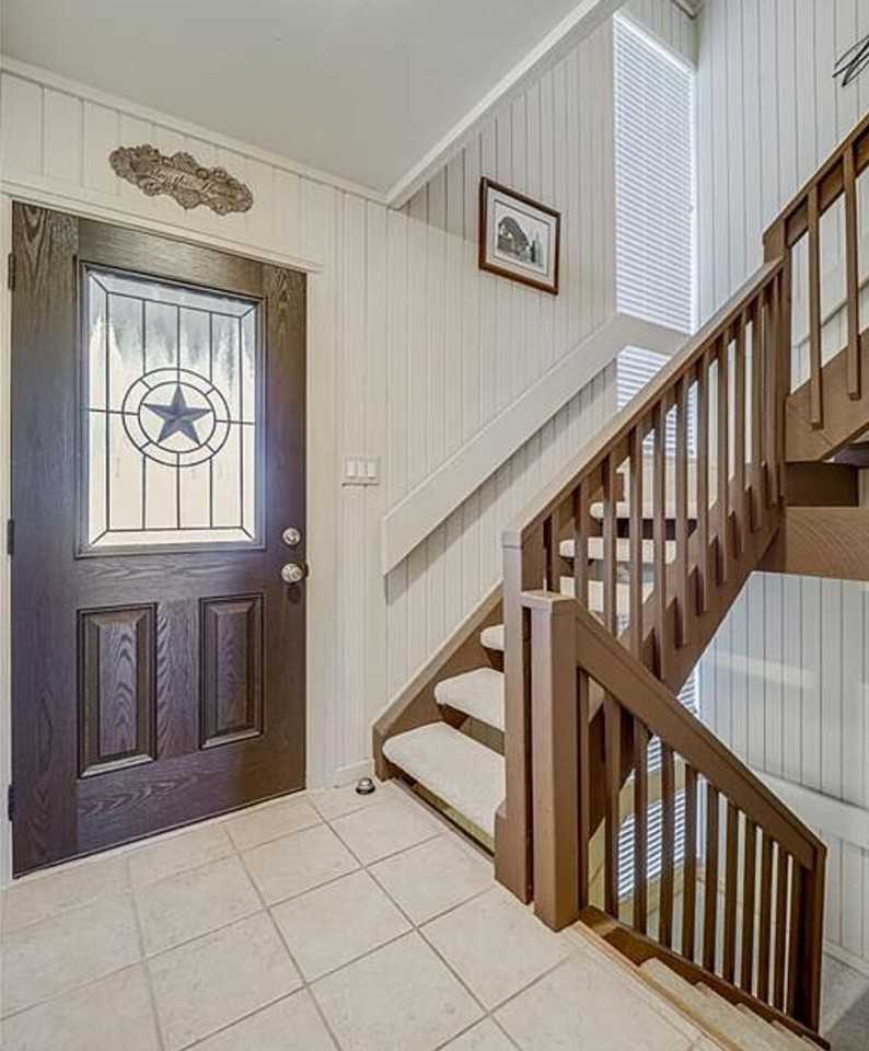 221 Venture Boulevard South #1314607P - Photo 7 of 42