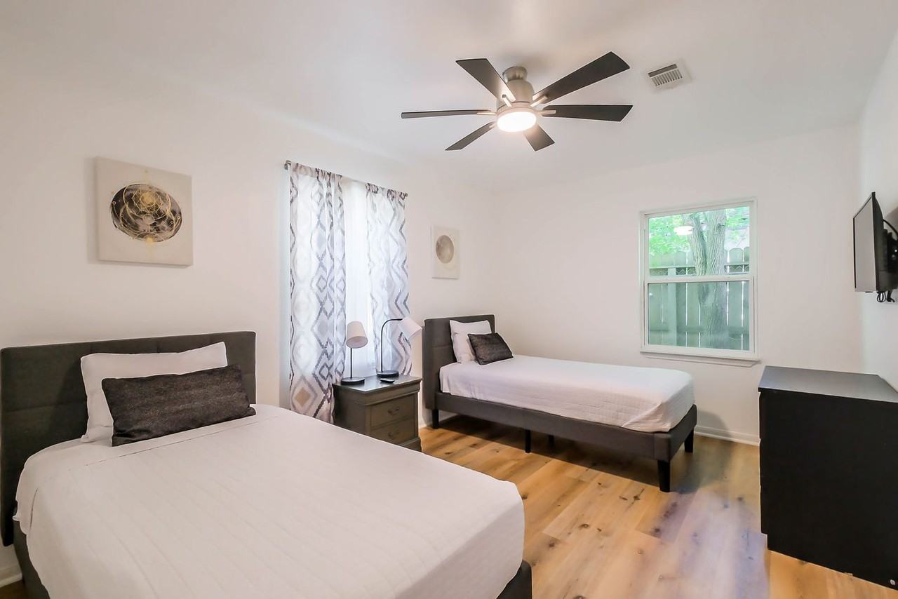 6705 Lodge St #1316410P - Photo 4 of 21