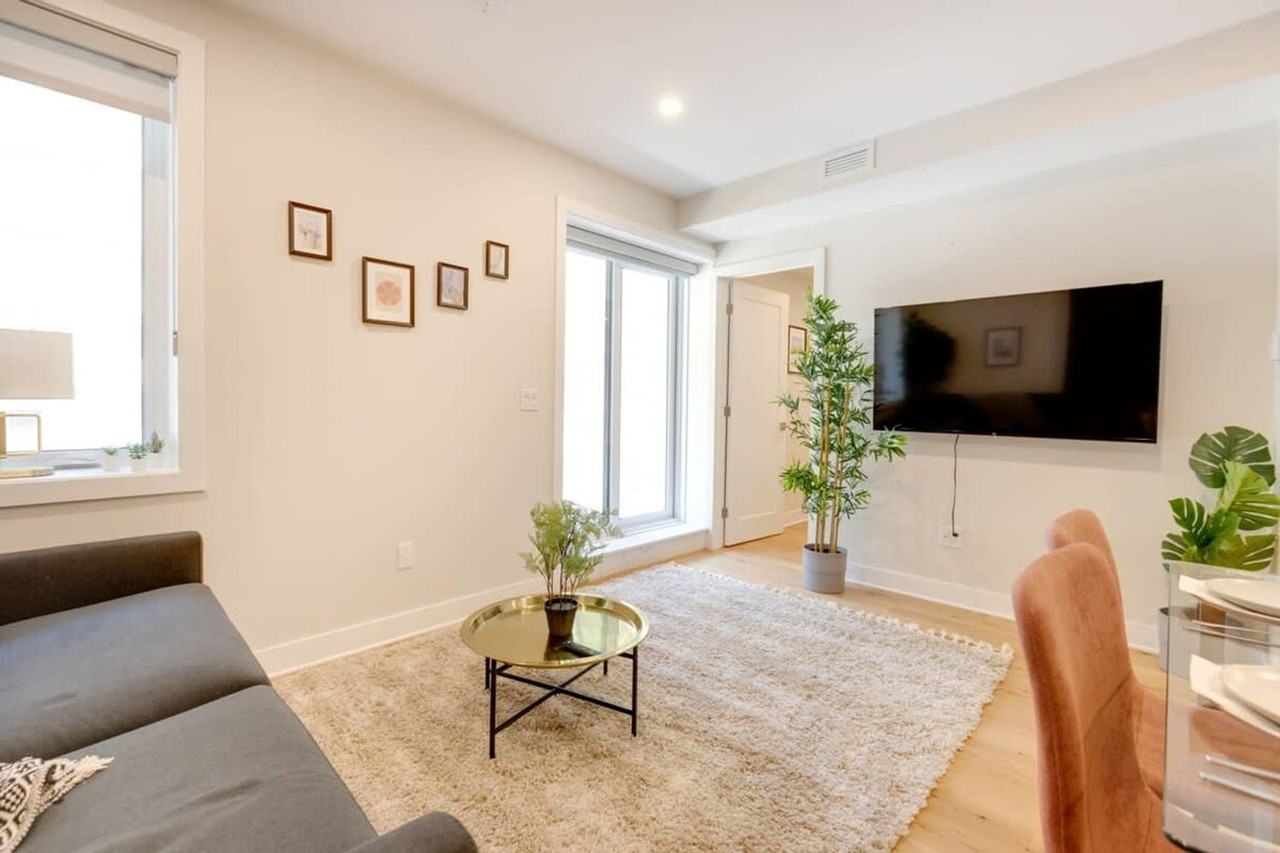 1520 Av Des Pins O #1319147P - Photo 3 of 23