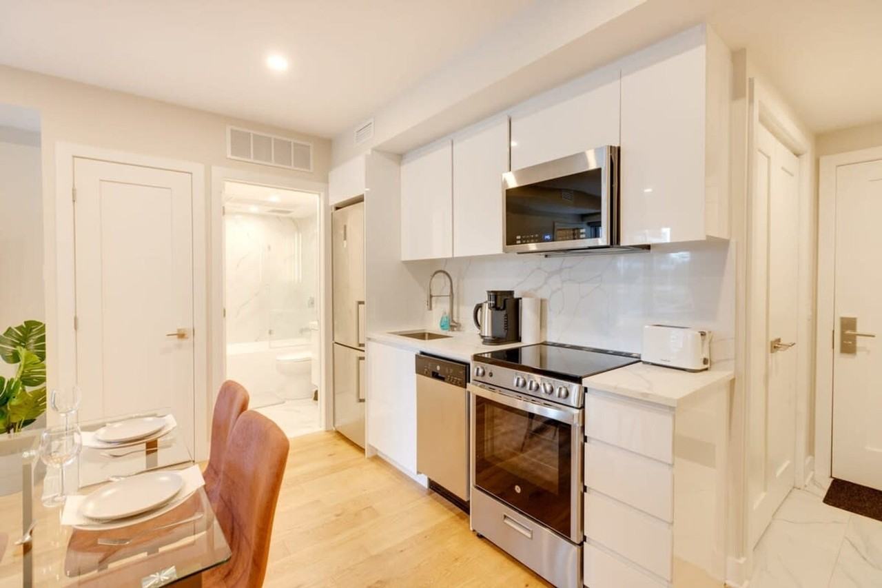 1520 Av Des Pins O #1319147P - Photo 7 of 23