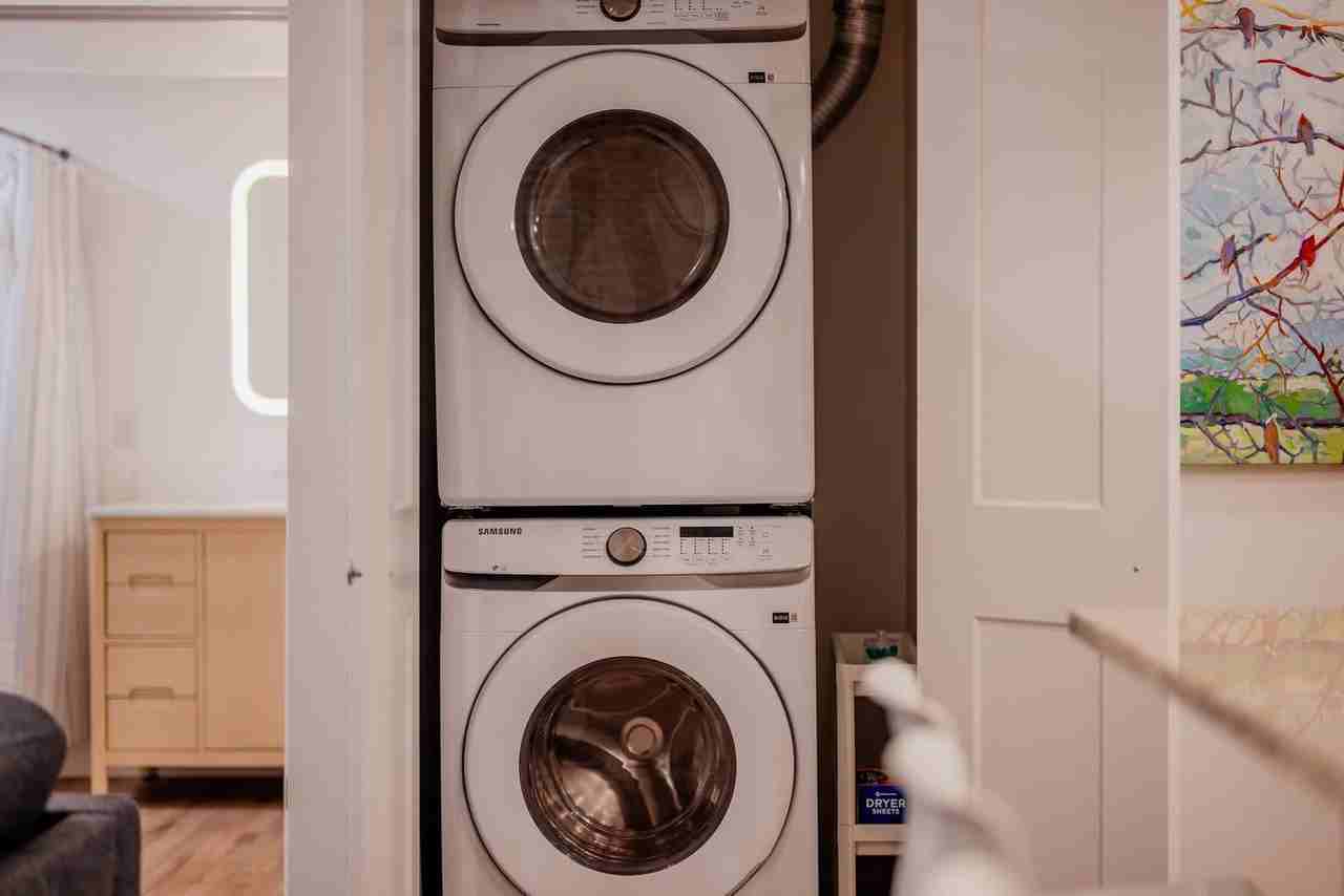 125 W Wisconsin Ave #1318207P - Photo 3 of 14