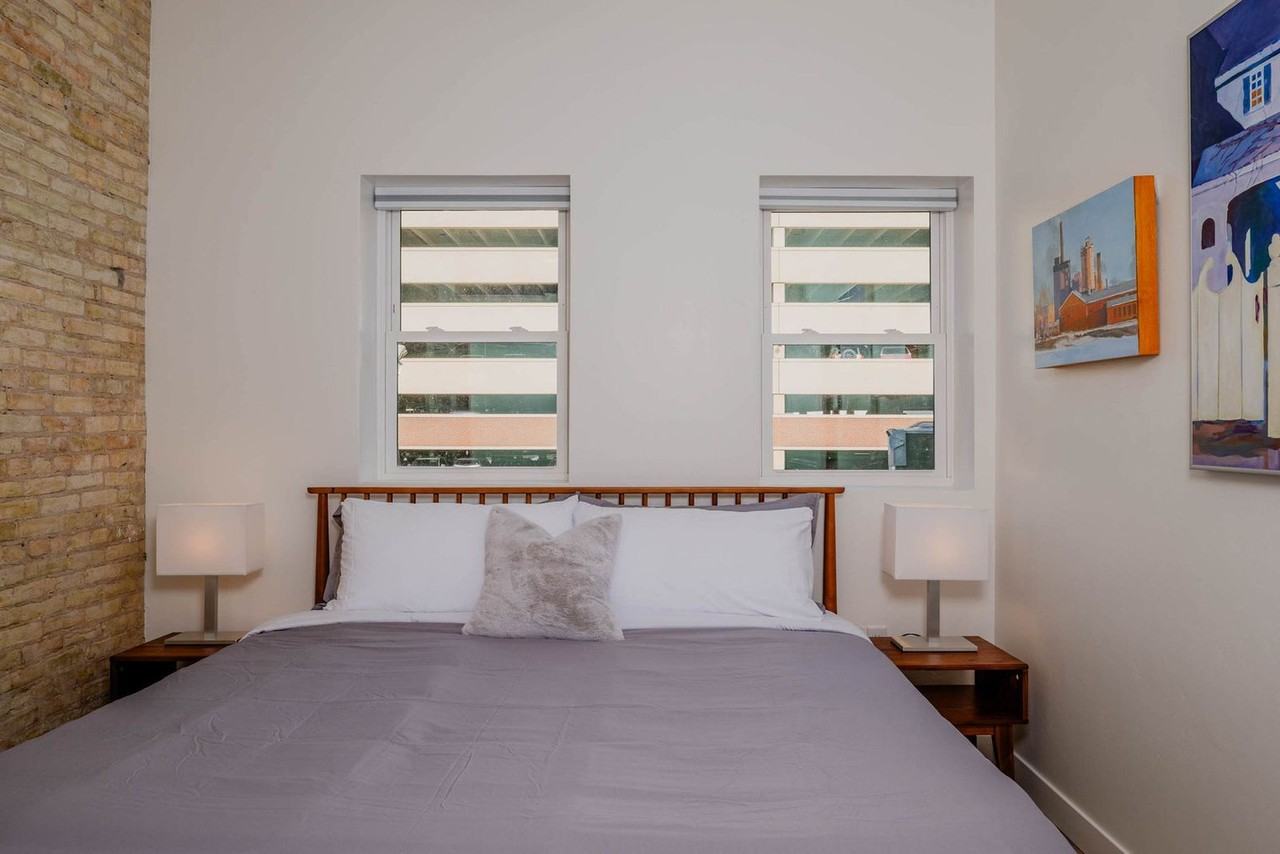 125 W Wisconsin Ave #1318207P - Photo 5 of 14