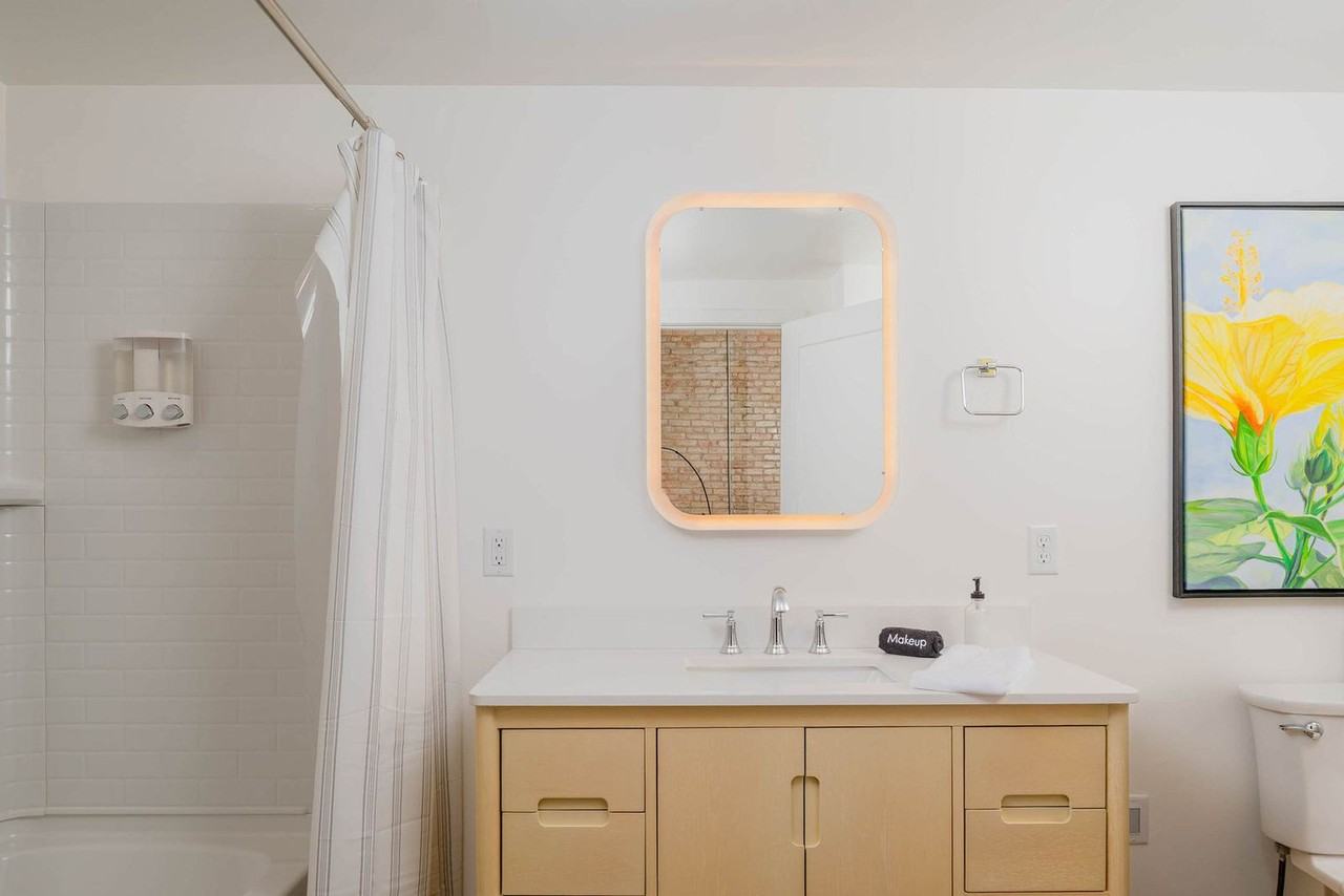 125 W Wisconsin Ave #1318207P - Photo 7 of 14