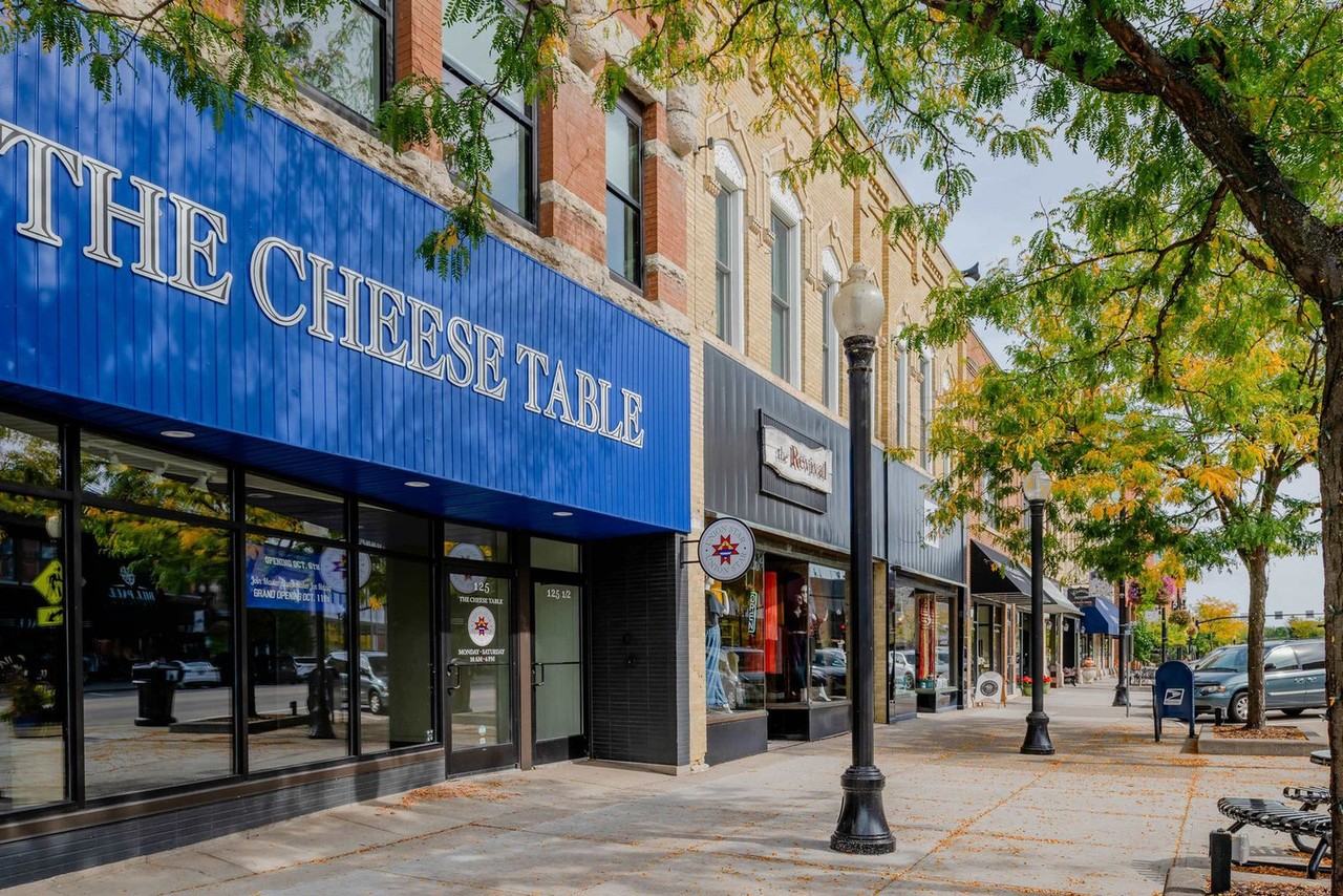 125 W Wisconsin Ave #1318207P - Photo 3 of 14