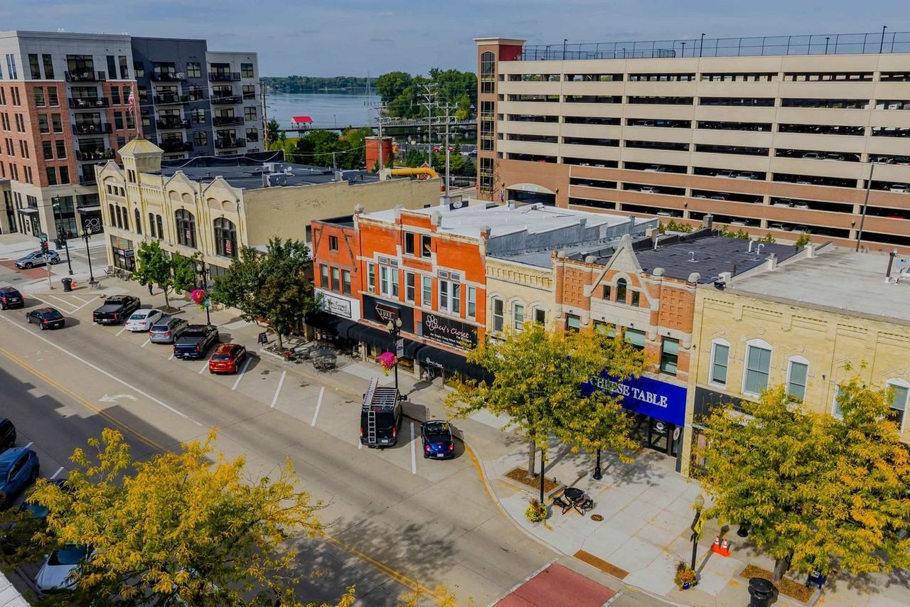 125 W Wisconsin Ave #1318207P - Photo 4 of 14