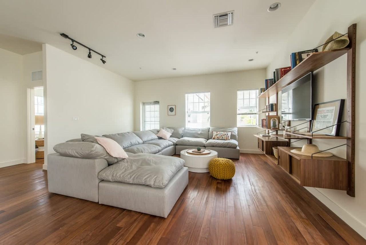 701 4th St #1320732P - Photo 5 of 44