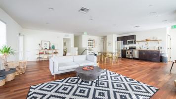 featured image of 747 4th St