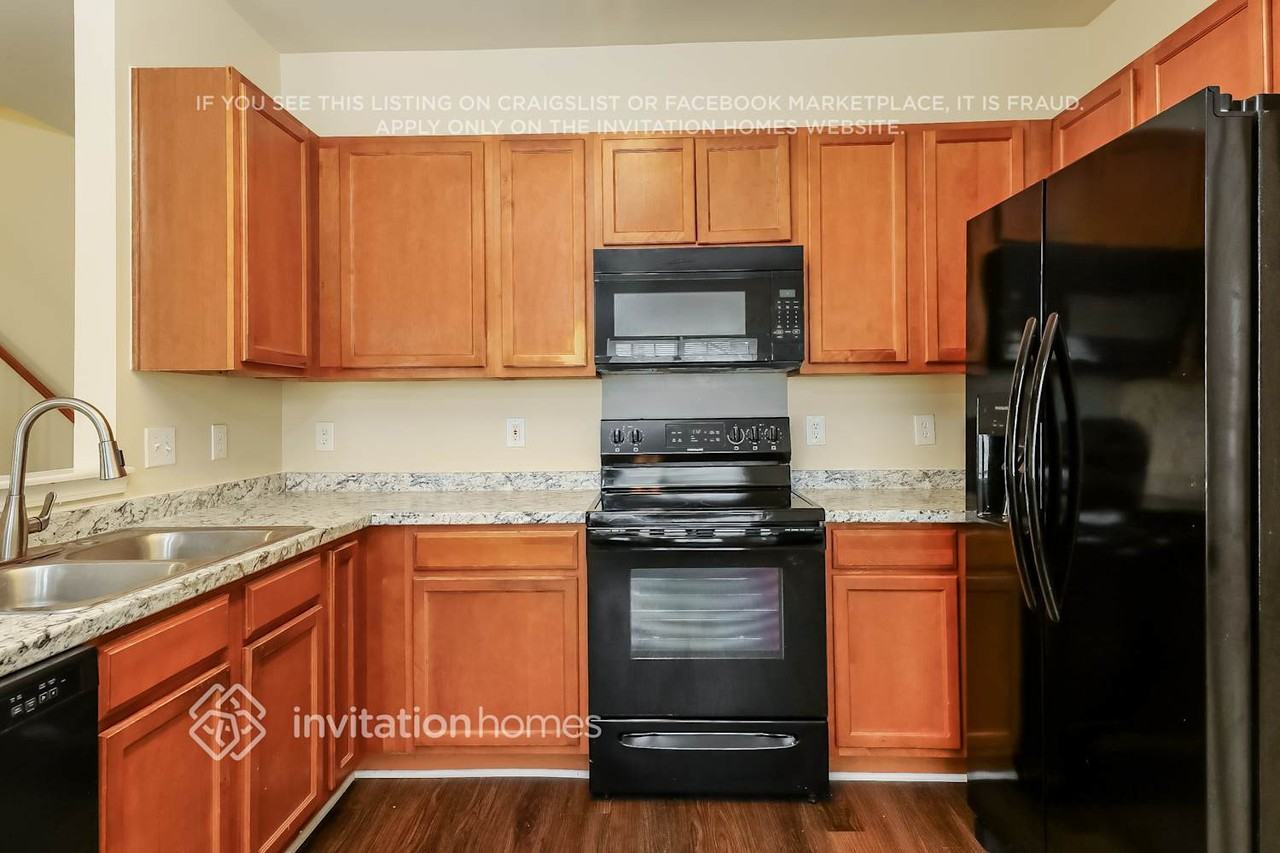 740 Raindrops Rd - Photo 6 of 18