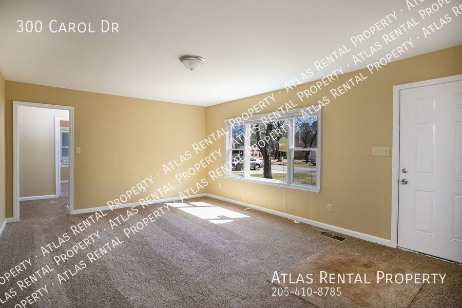 300 Carol Dr - Photo 5 of 16