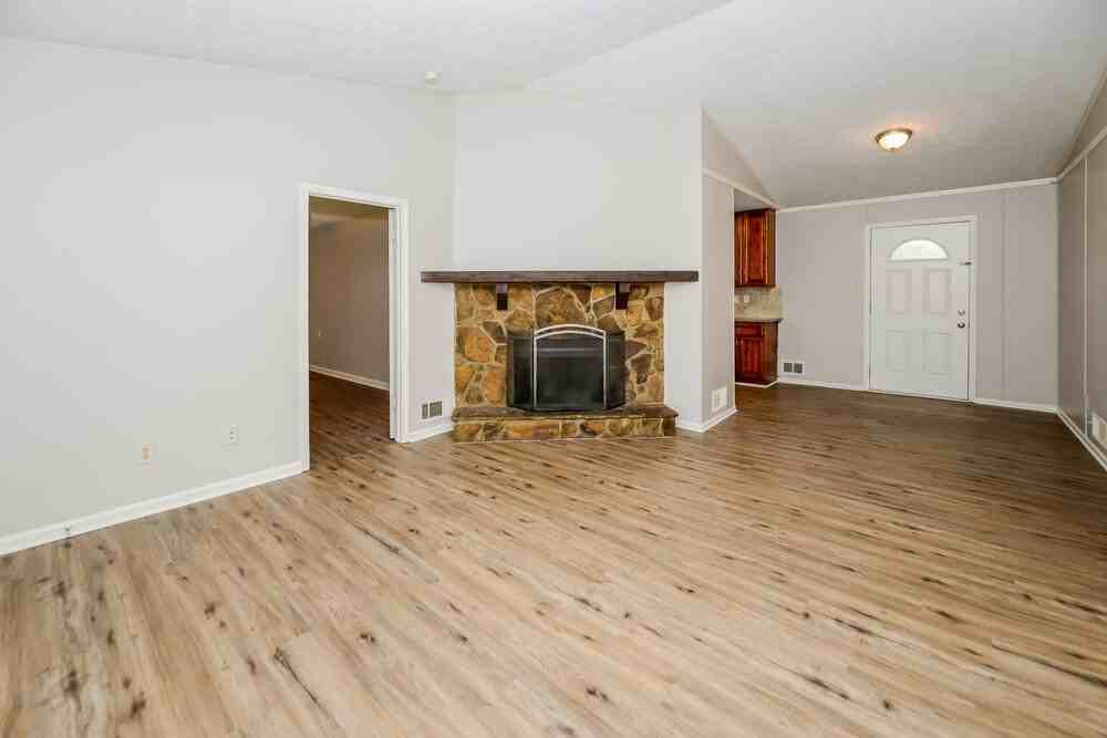 1847 Litchfield Rd - Photo 4 of 17