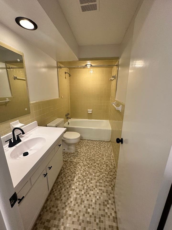 1520 Williams St #4 - Photo 4 of 31