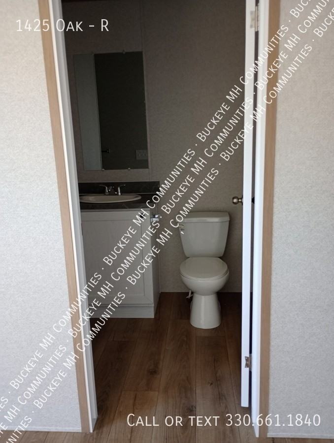 1425 Oak St #R - Photo 3 of 10