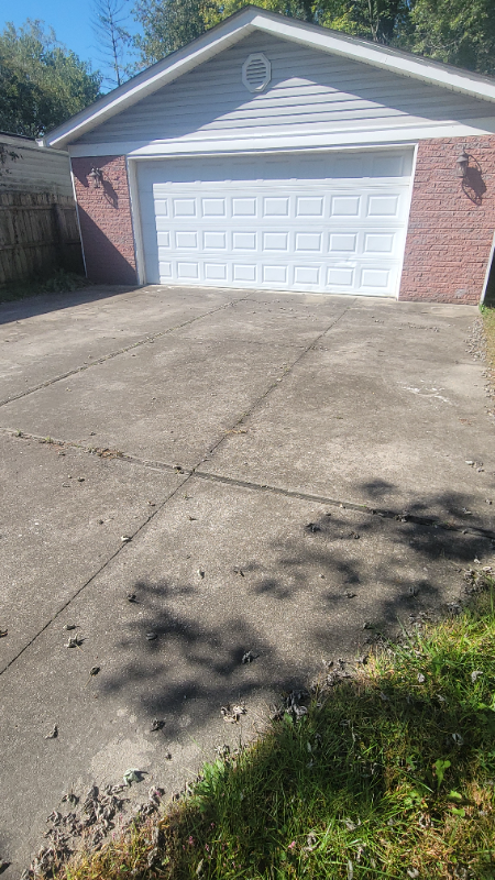 102 Glissade Dr - Photo 3 of 14