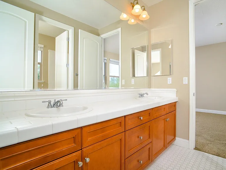 5192 Piazza Pl - Photo 5 of 20