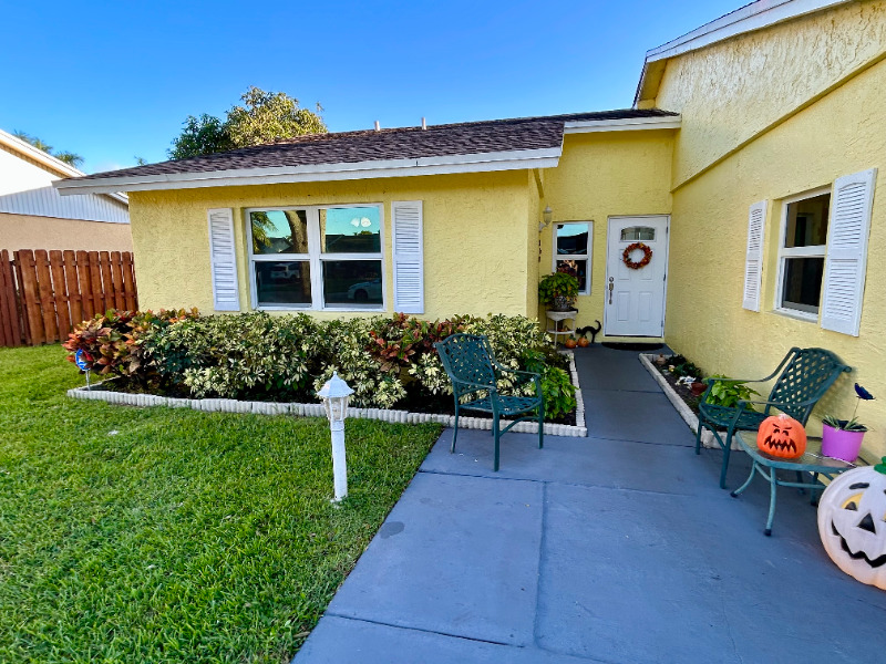 9512 Saddlebrook Dr - Photo 3 of 19